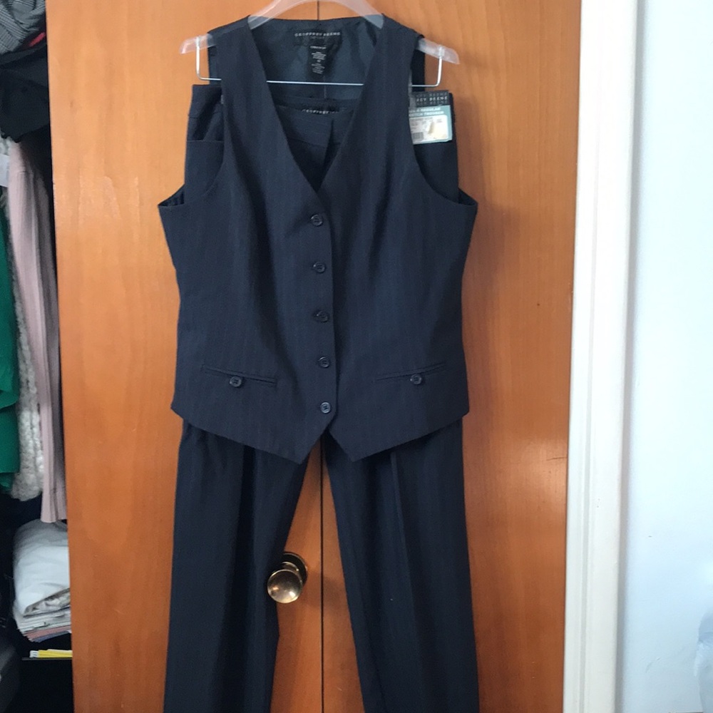 New -Geoffrey Beene suit